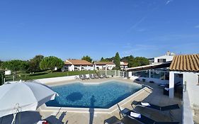 Mas De La Grenouillere Hotel Et Centre Equestre En Pleine Nature